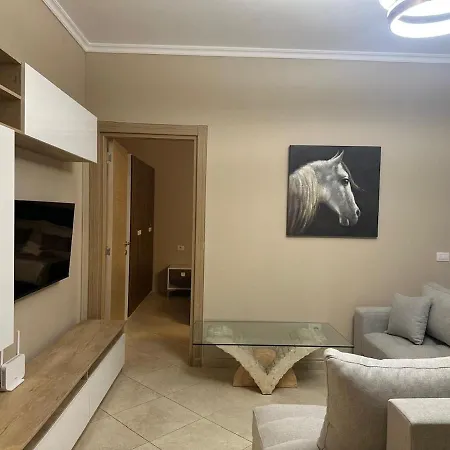 Apartman New Bazaar Area, Modern 1br, Private Parking, Ines *