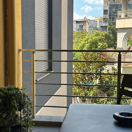 Apartment New Bazaar Area, Modern 1br, Private Parking, Ines